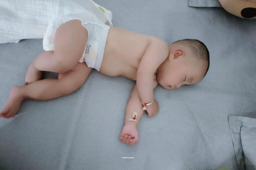 崇左宝宝口水多怎么回事